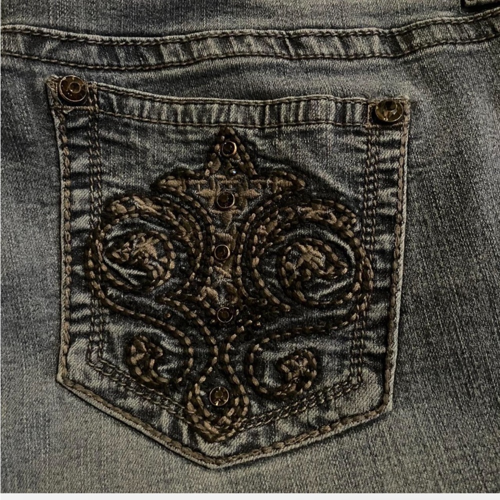 Maurice’s Jeans Size 36 waist  29 long with Rhinestones